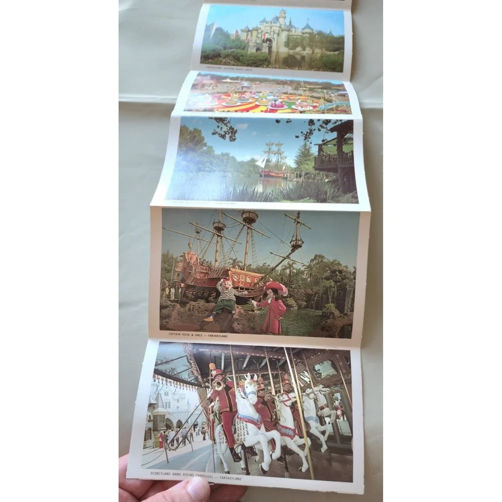 Vintage Disneyland 26 Scenes Postcard Booklet Walt Disney America Sings Souvenir